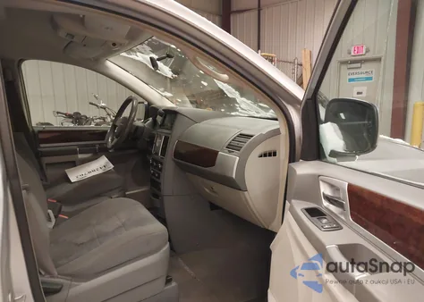 2010 Chrysler Town & Country Touring из США, поврежденный, VIN 2A4RR5D12AR271771